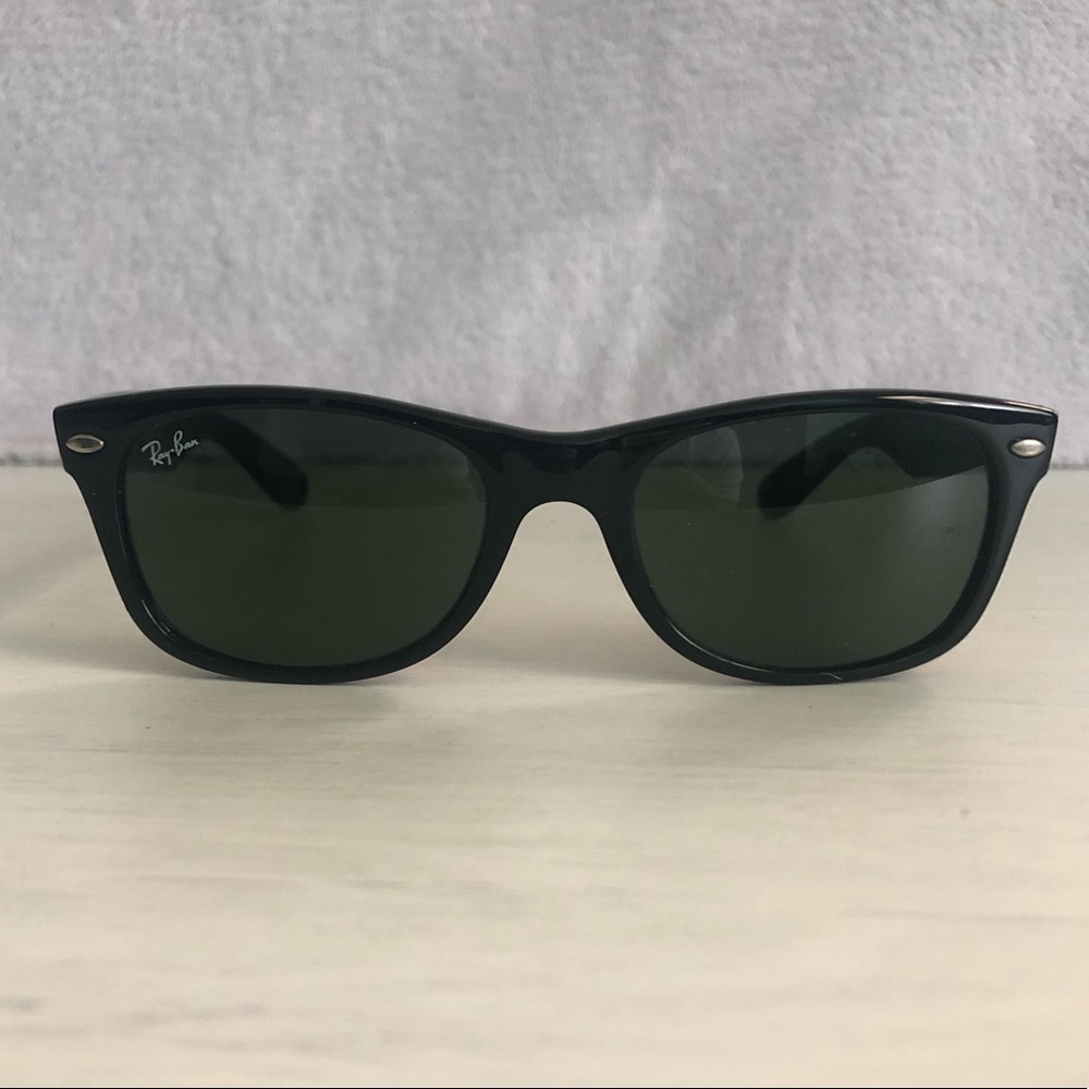 Ray-Ban - New Wayfarer - Black w/ Leather Case